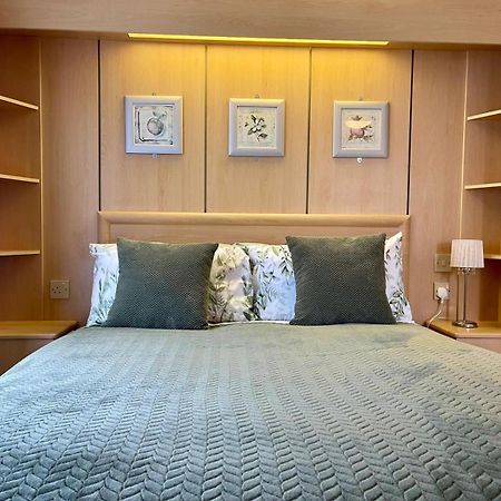 Severnside Boat And Caravan Park Gloucestershire - Caravan 1 Deerhurst المظهر الخارجي الصورة
