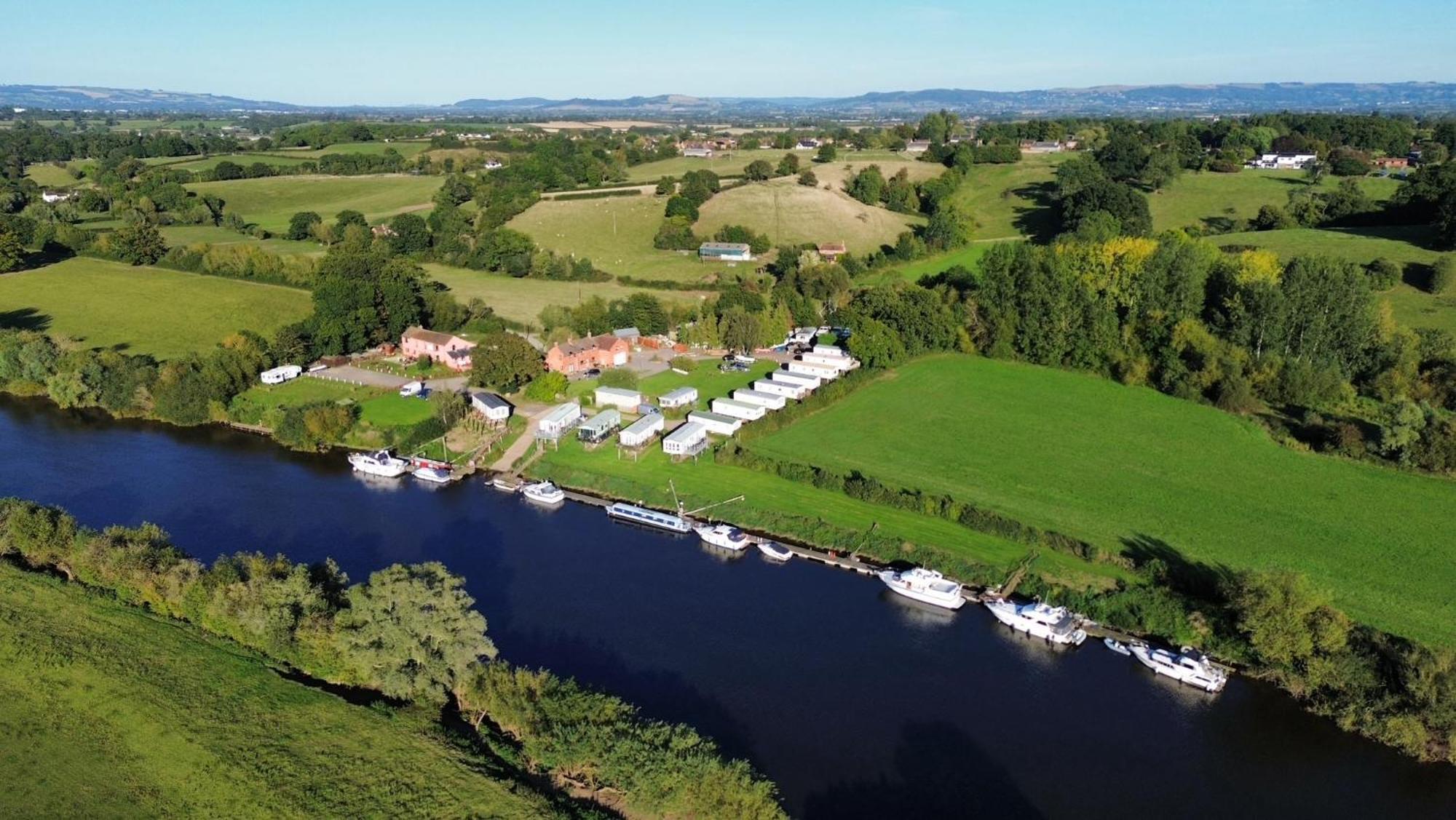 Severnside Boat And Caravan Park Gloucestershire - Caravan 1 Deerhurst المظهر الخارجي الصورة