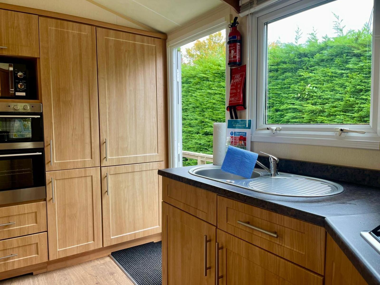 Severnside Boat And Caravan Park Gloucestershire - Caravan 1 Deerhurst المظهر الخارجي الصورة